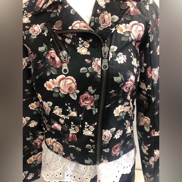 JOLT BOMBER FLORAL JACKET IN SIZE SMALL IN POLYURETHANE MATERIAL WATER PROOF - Picture 12 of 16